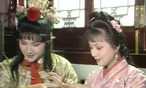 贾政令宝钗扶着树干的故事原文（贾政与宝钗的故事）